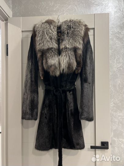 Шуба норковая с воротником из песца
