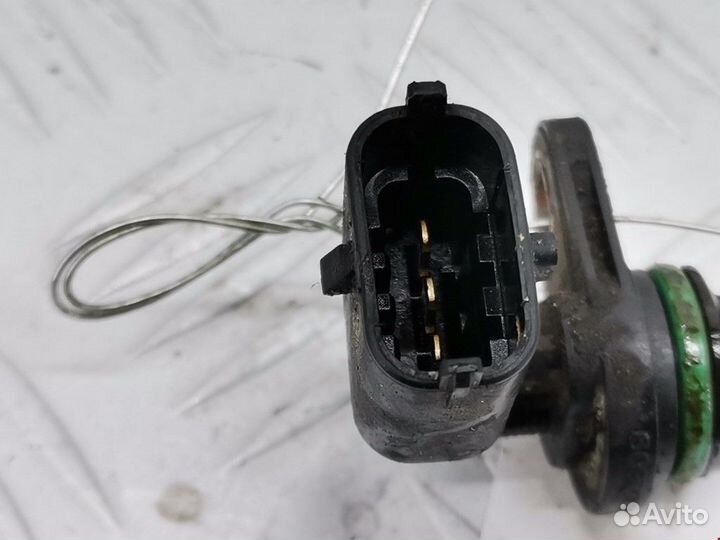 Датчик распредвала Opel Zafira Family рест. 2010