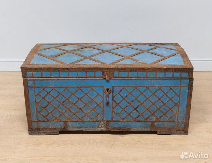 Сундук старинный, антикварная мебель