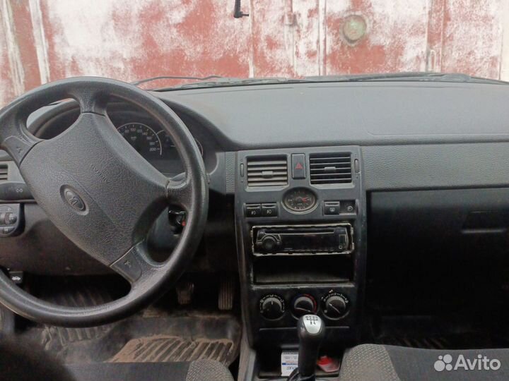 LADA Priora 1.6 МТ, 2011, 200 000 км