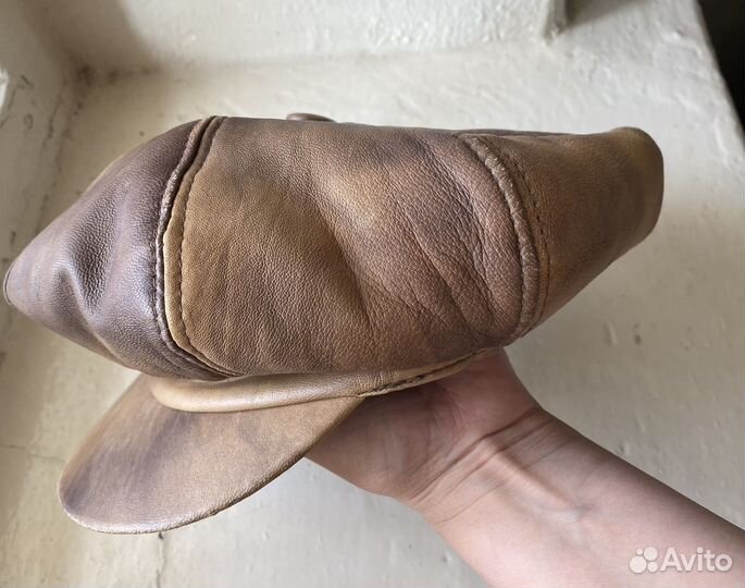 Кепка кожаная женская