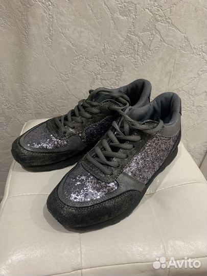 Кроссовки женские 36
