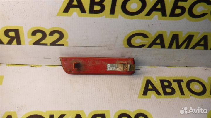 Отражатель в бампер задний правый Renault Duster