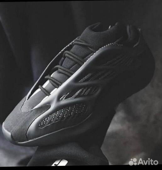 Кроссовки мужские Adidas Yeezy 700 V3, текстиль