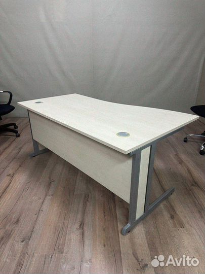 Рабочий стол в офисе