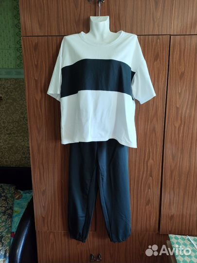 Стильный спортивный костюм