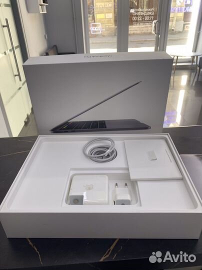 Macbook pro 13 2020 Touch Bar 8/128