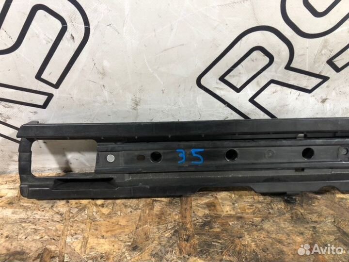 Кронштейн левый Volkswagen Touareg 2