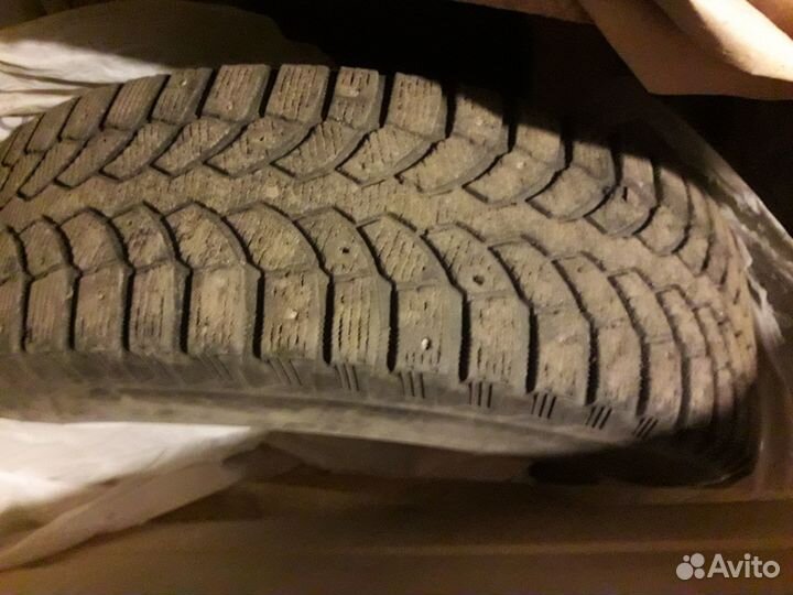 Bridgestone Blizzak Spike-01 215/70 R16 100V