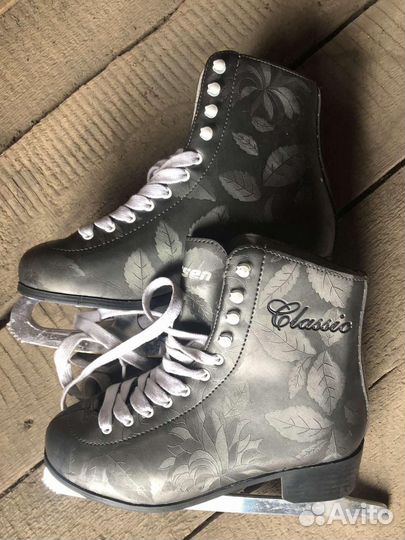 Коньки фигурные женские. 36 размер