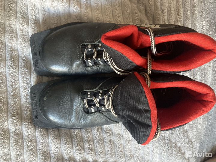 Лыжные ботинки