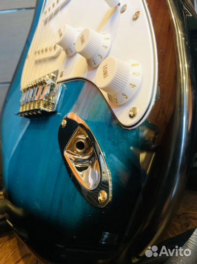 Электрогитара + комбик + чехол (комплект)