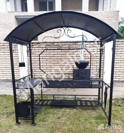 Мангал с крышей