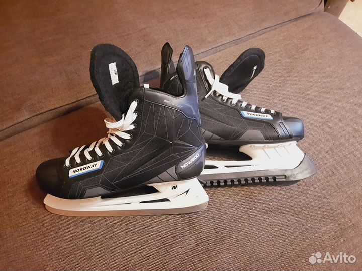 Продам коньки хоккейные новые, 46
