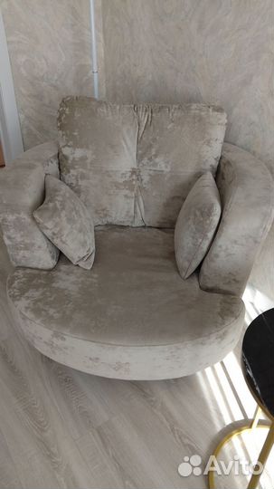 Продам кресло, крутится, год использования