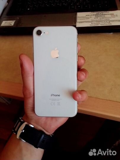 Телефон iPhone 8 64 gb