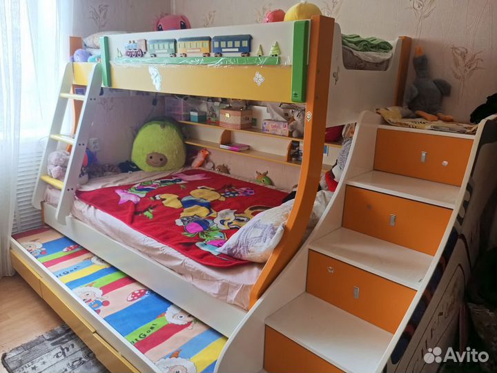 Трехъярусная кровать