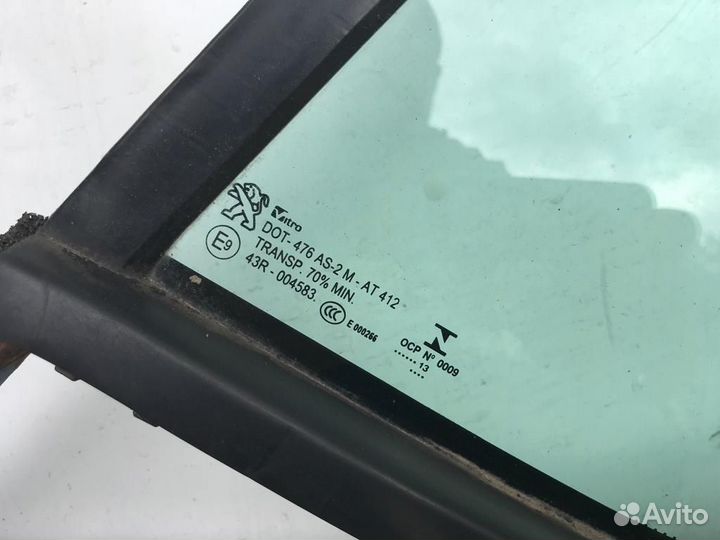 Форточка(уголок) задней правой двери Peugeot 408