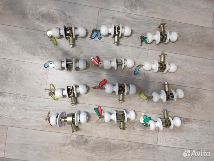 Дверные ручки с ключами