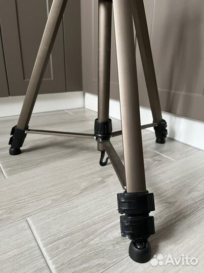Штатив для фотоаппарата профессиональный