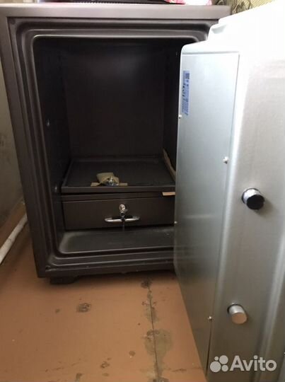 Сейф металлический