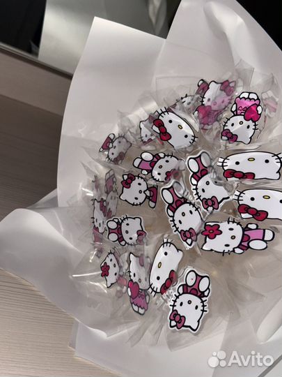 Букеты из бабочек и атласных роз