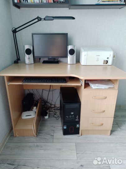 Компьютерный стол
