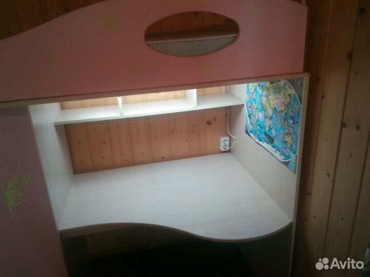 Кровать детская со шкафом и столом. кровать-чердак