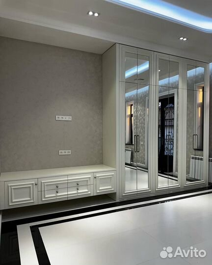 Шкаф с зеркалом