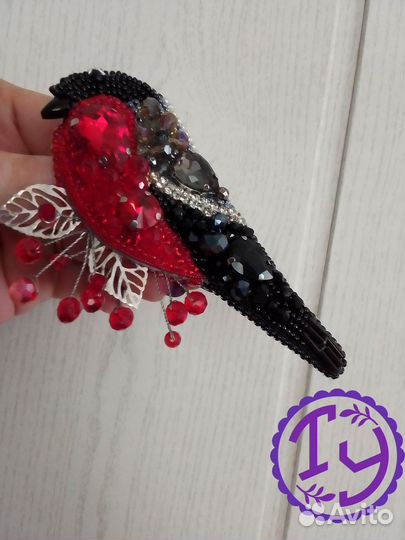 Брошь ручной работы Снегирь