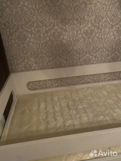 Детская кровать с матрасом, выдвижными ящиками