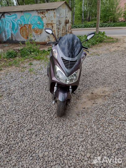 Макси скутер Daelim250