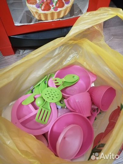 Детская кухня и холодильник