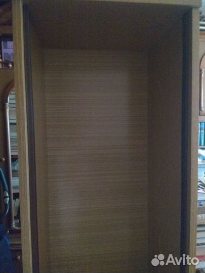 Полки книжные. Навесные со стеклами. 3 полки