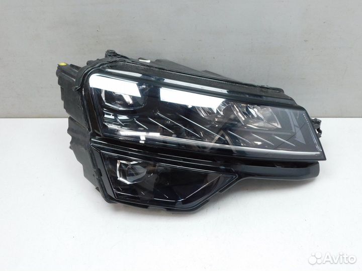 Фара правая Skoda Karoq