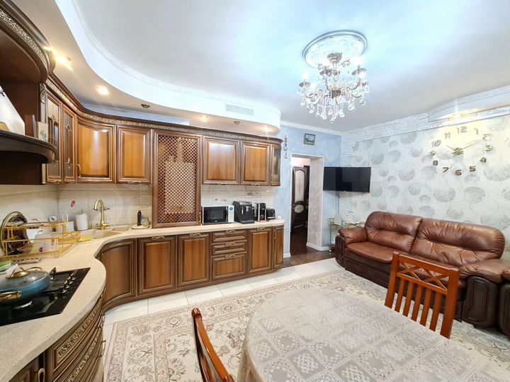 3-к. квартира, 107,6 м², 3/6 эт.