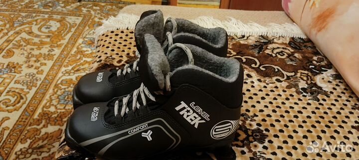 Лыжные ботинки