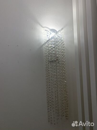 Люстра и настенные светильники