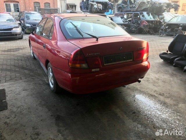 Разбор на запчасти Mitsubishi Carisma