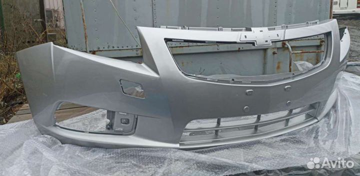 Бампер передний Chevrolet Cruze серебристый