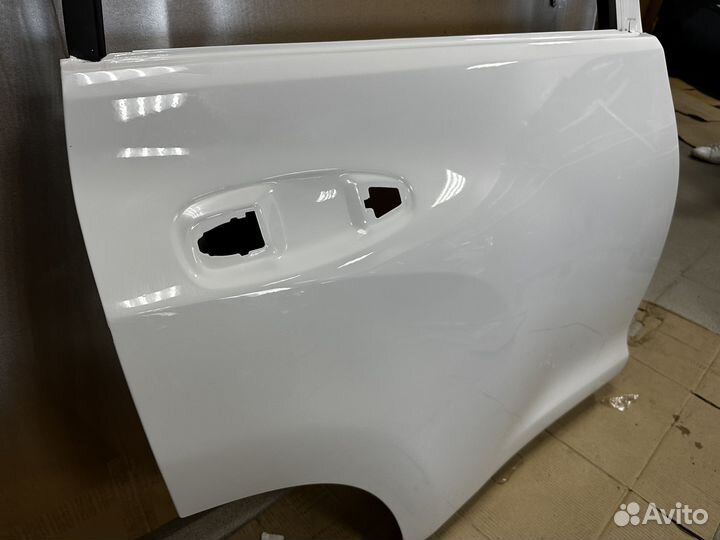 Задняя правая дверь Toyota Land Cruiser Prado 150