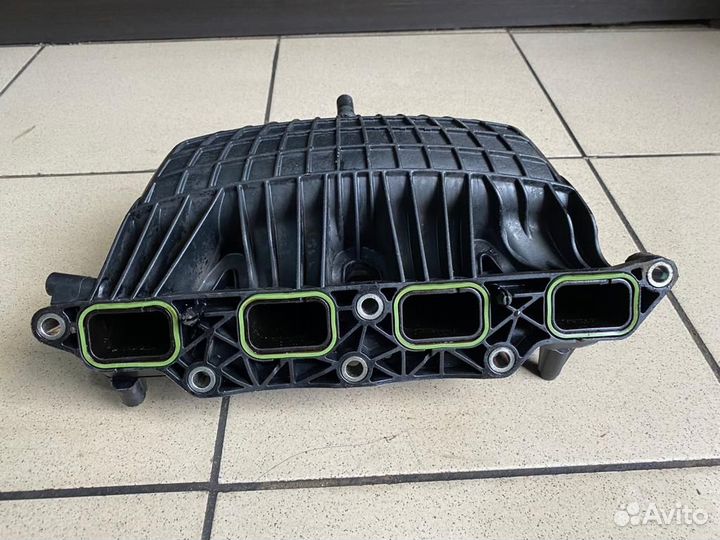 Впускной коллектор Volkswagen Tiguan