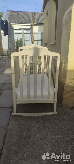 Кроватка-качалка с матрасом