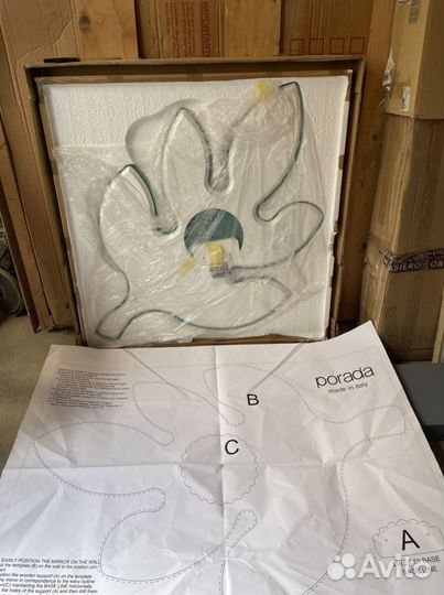 Зеркало в ванную с вешалками нов