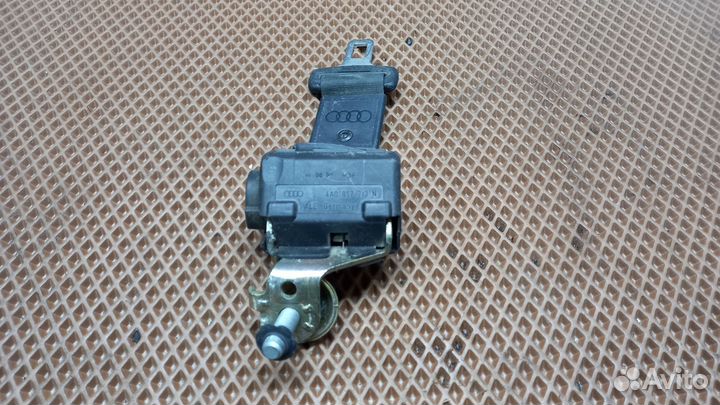 Ремень безопасности задний левый Audi 80