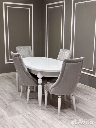 Стол и стулья для кухни. В наличии