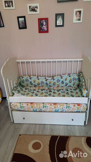 Детская кроватка с продольным маятником