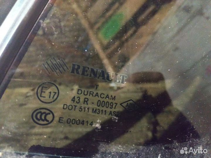 Стекло двери заднее левое Renault Megane 3