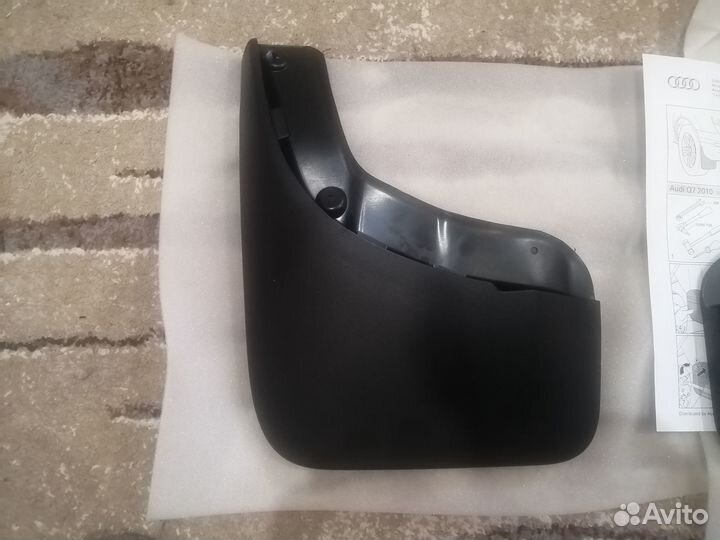 Новый комплект задних брызговиков Audi Q7 2010-15