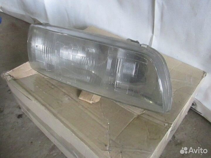 Фара правая Toyota Previa